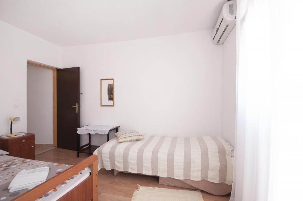 Apartments Mira Splitska Exterior photo