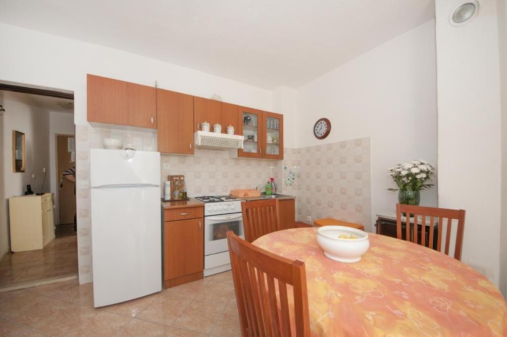Apartments Mira Splitska Exterior photo